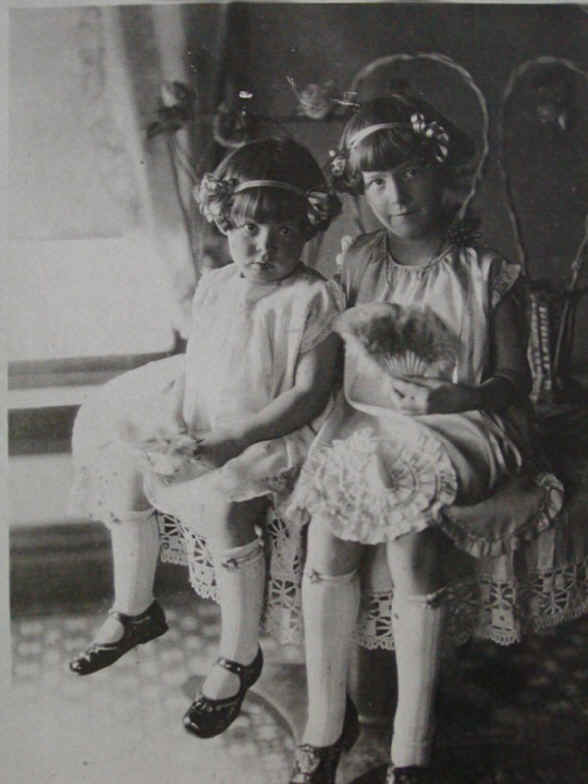 Alice_and_sister_Flora_Marino_Bar_Boise_1928