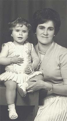 miren_with_mother_victoria_wmk