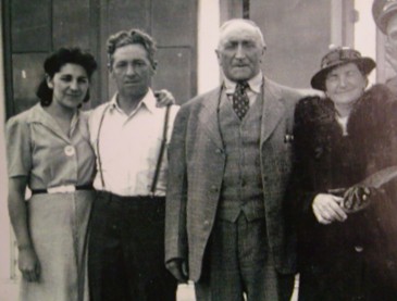 sister_and_parents_1944